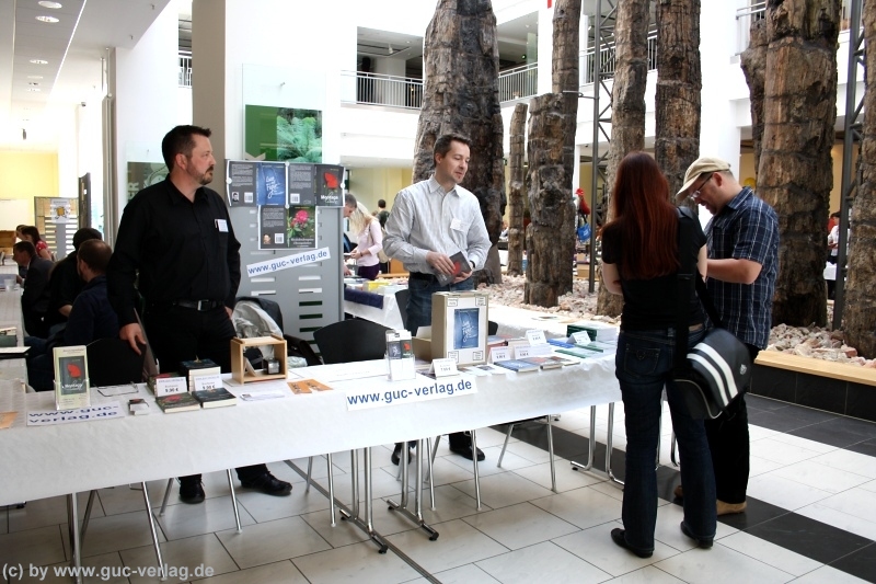 Der GUC-Verlagsstand im Lichthof des Tietz